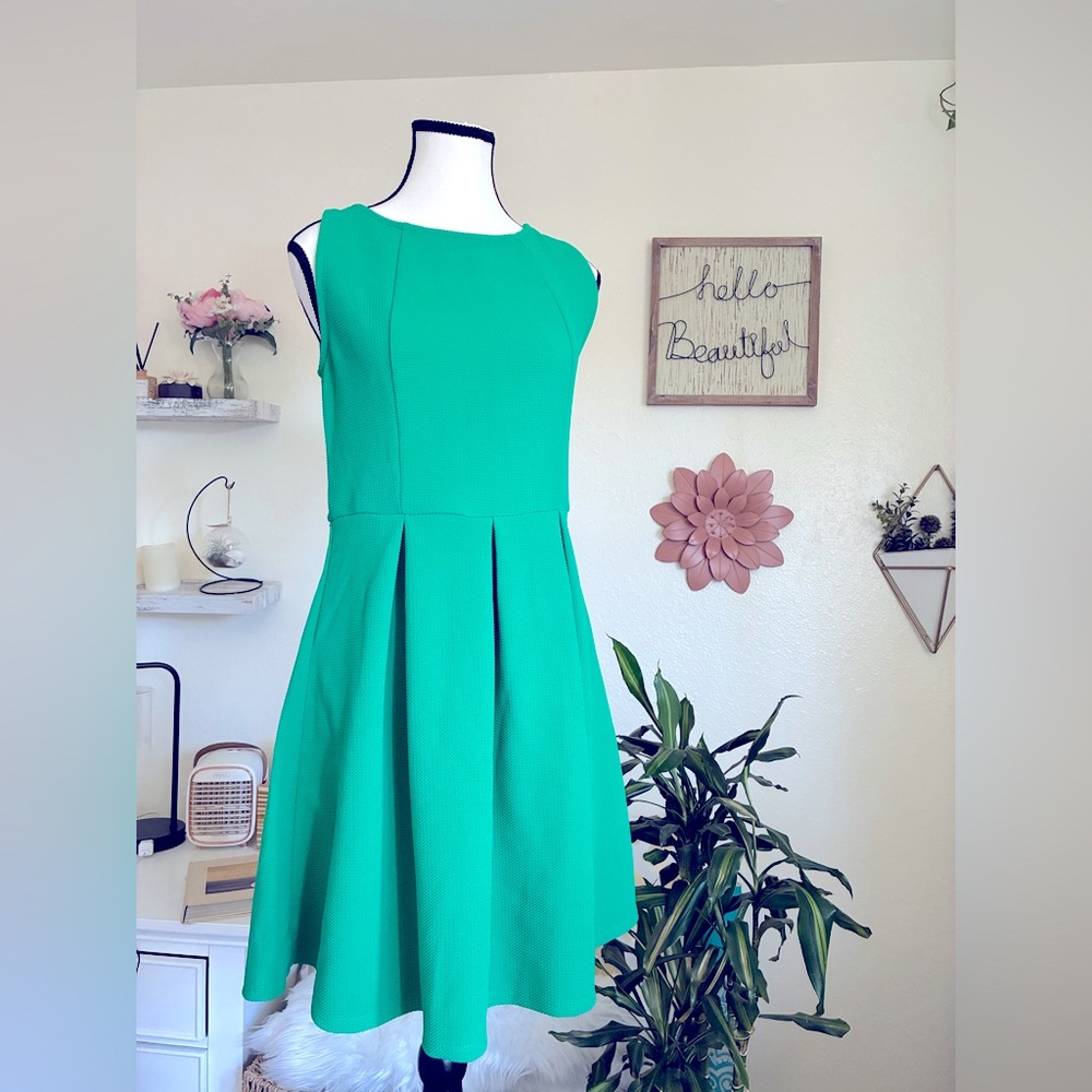 Xhilaration Green Fit & Flare A Line Sleeveless Box Pleat Dress Size M